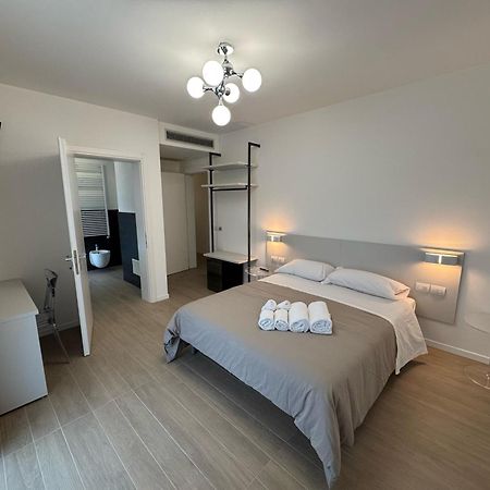 Hotel Villa Mary Santa Maria Di Sala Bagian luar foto