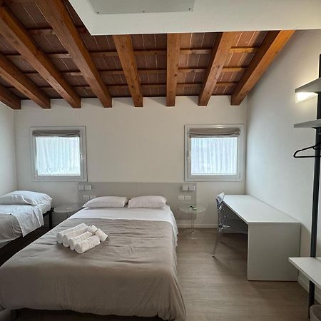 Hotel Villa Mary Santa Maria Di Sala Bagian luar foto
