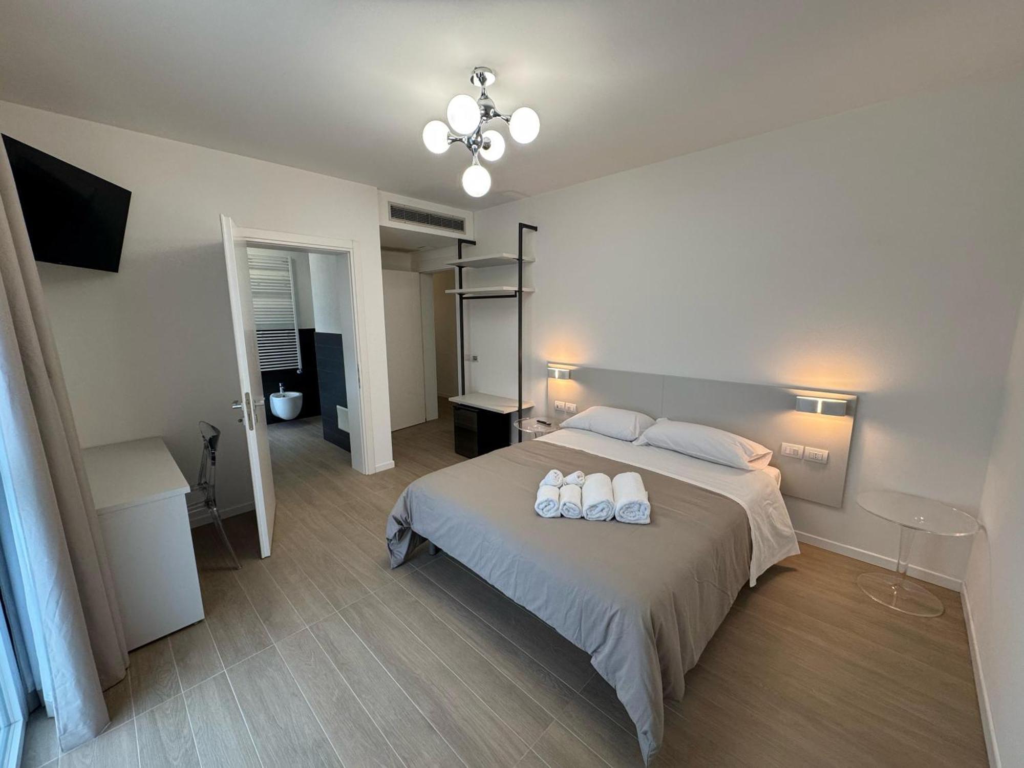Hotel Villa Mary Santa Maria Di Sala Bagian luar foto