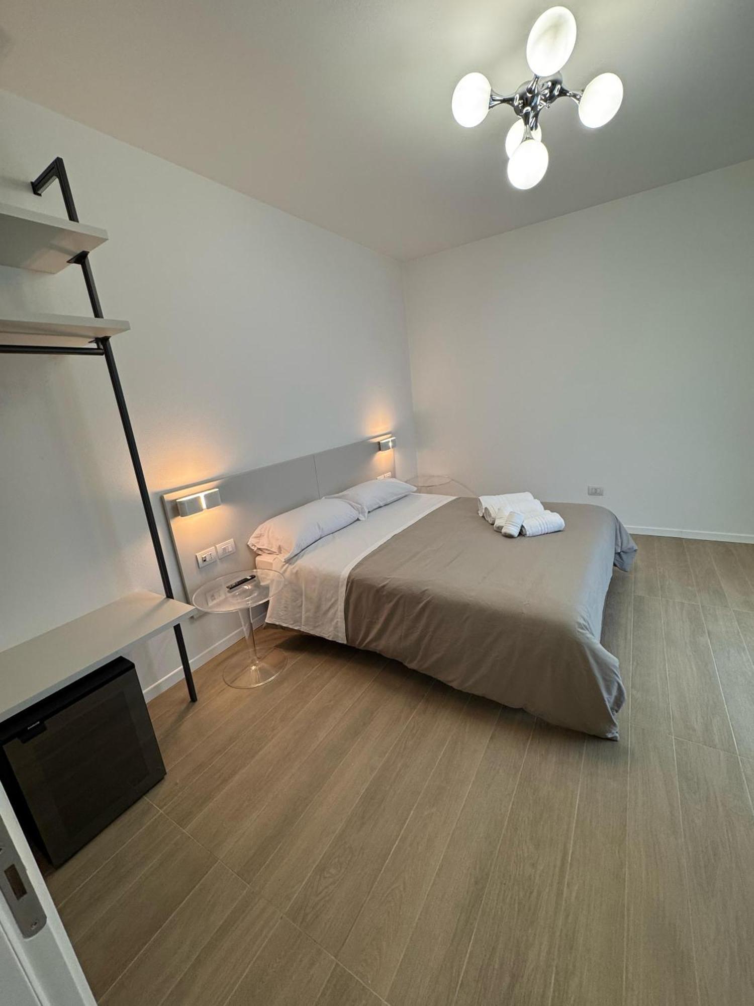 Hotel Villa Mary Santa Maria Di Sala Bagian luar foto