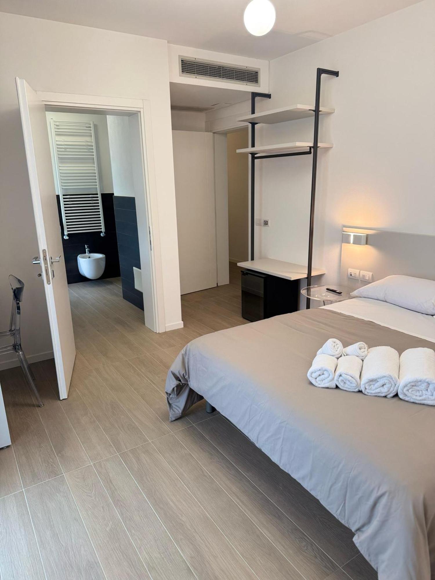 Hotel Villa Mary Santa Maria Di Sala Bagian luar foto