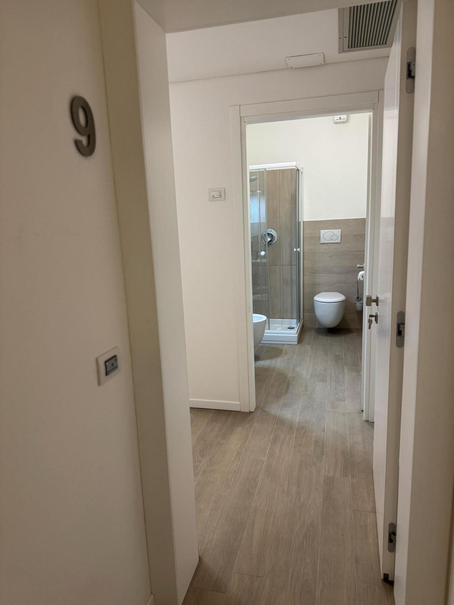Hotel Villa Mary Santa Maria Di Sala Bagian luar foto