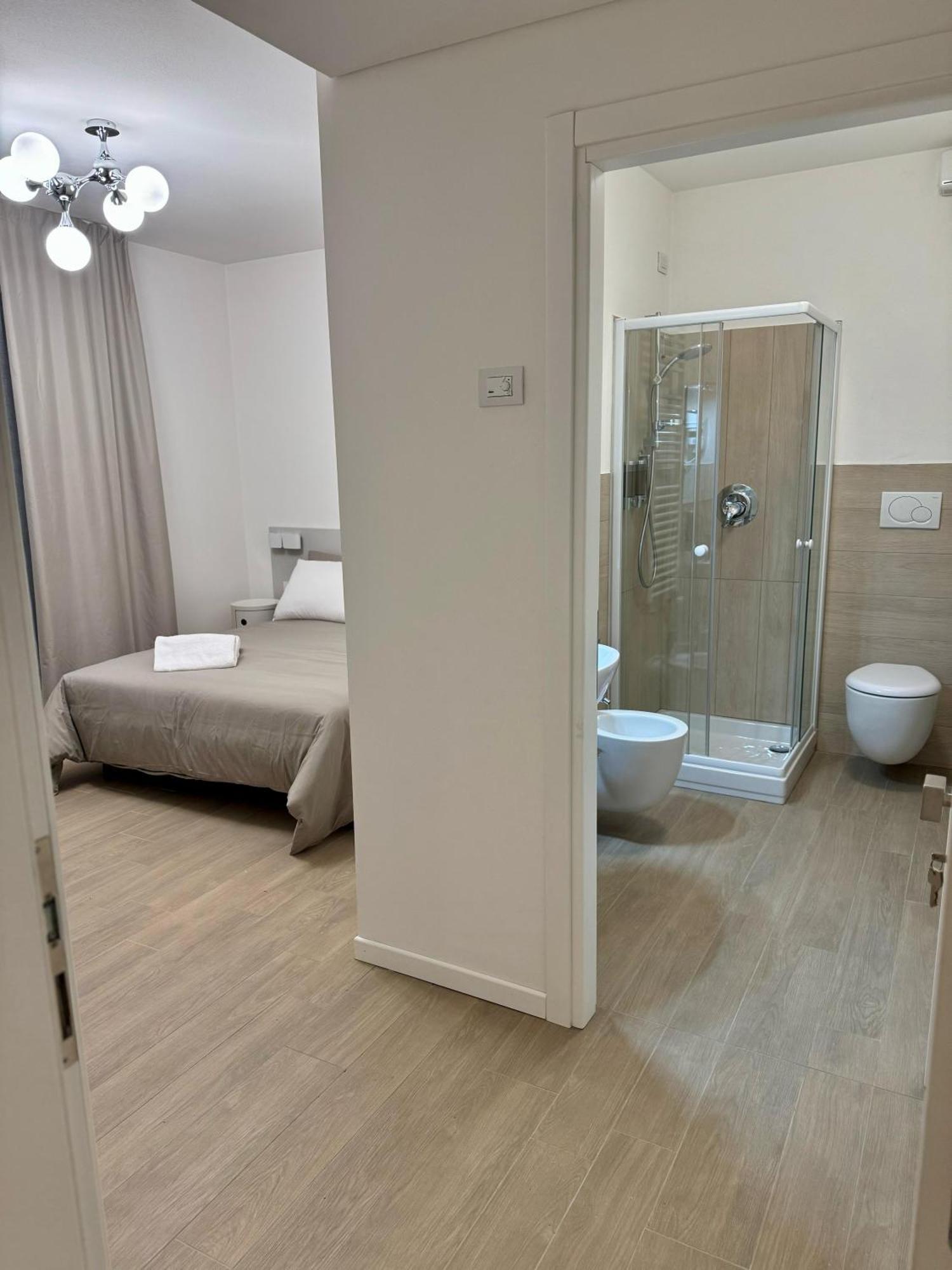 Hotel Villa Mary Santa Maria Di Sala Bagian luar foto