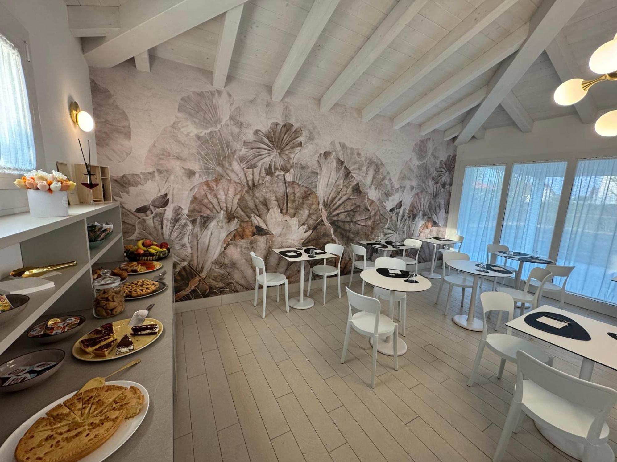 Hotel Villa Mary Santa Maria Di Sala Bagian luar foto