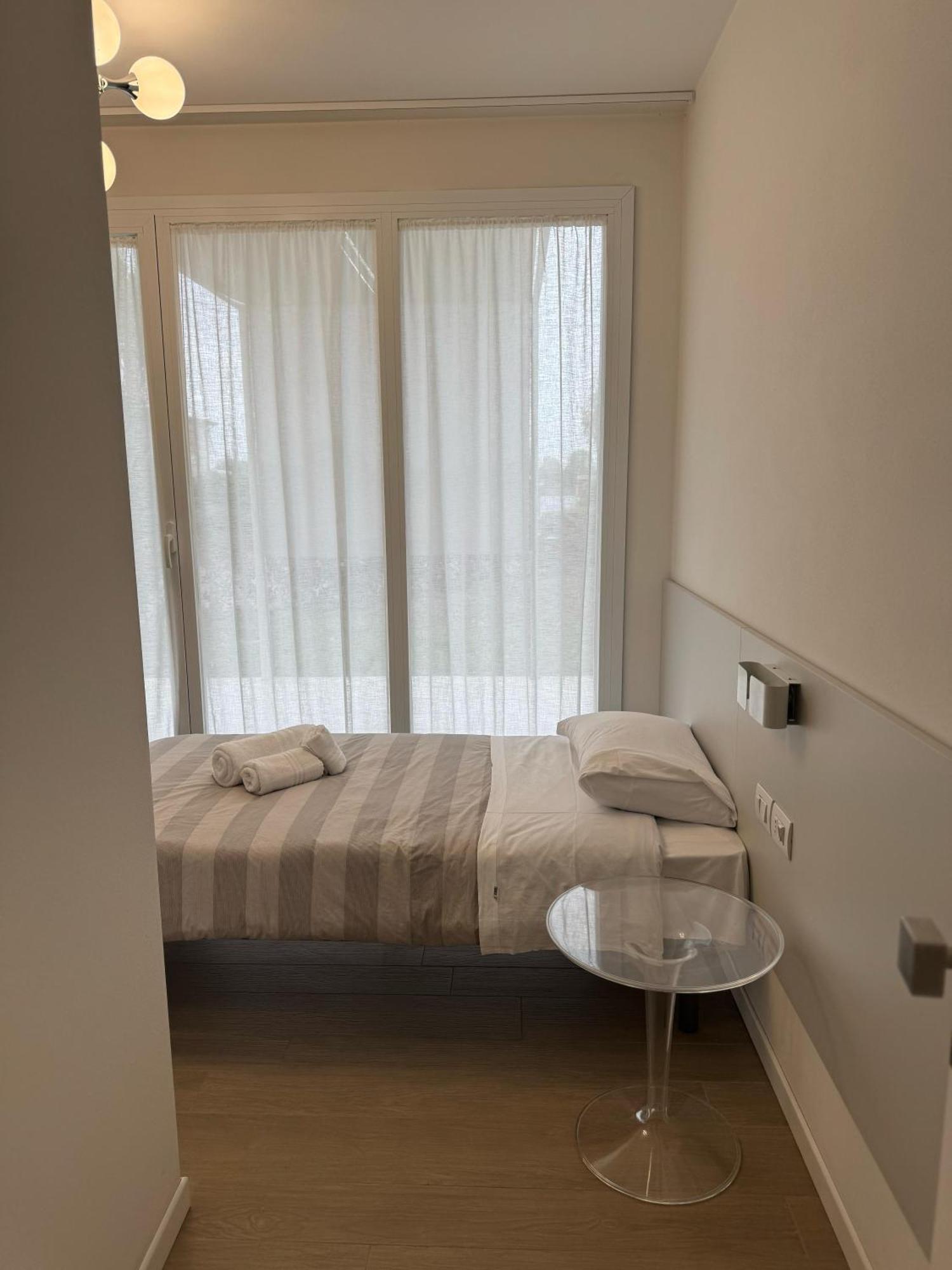 Hotel Villa Mary Santa Maria Di Sala Bagian luar foto