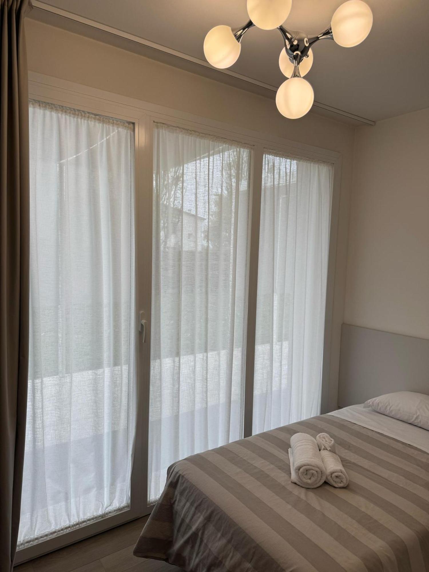 Hotel Villa Mary Santa Maria Di Sala Bagian luar foto