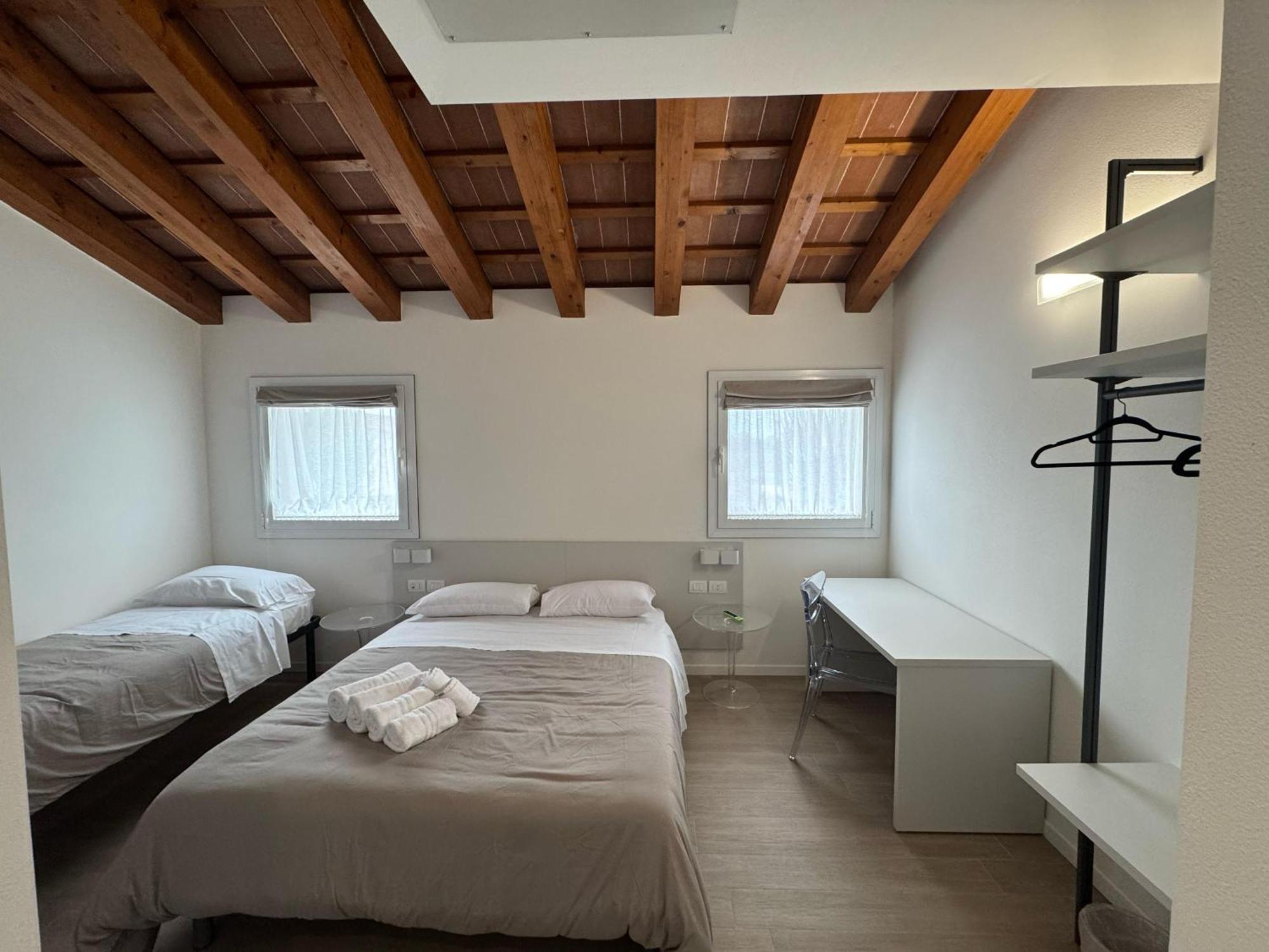 Hotel Villa Mary Santa Maria Di Sala Bagian luar foto