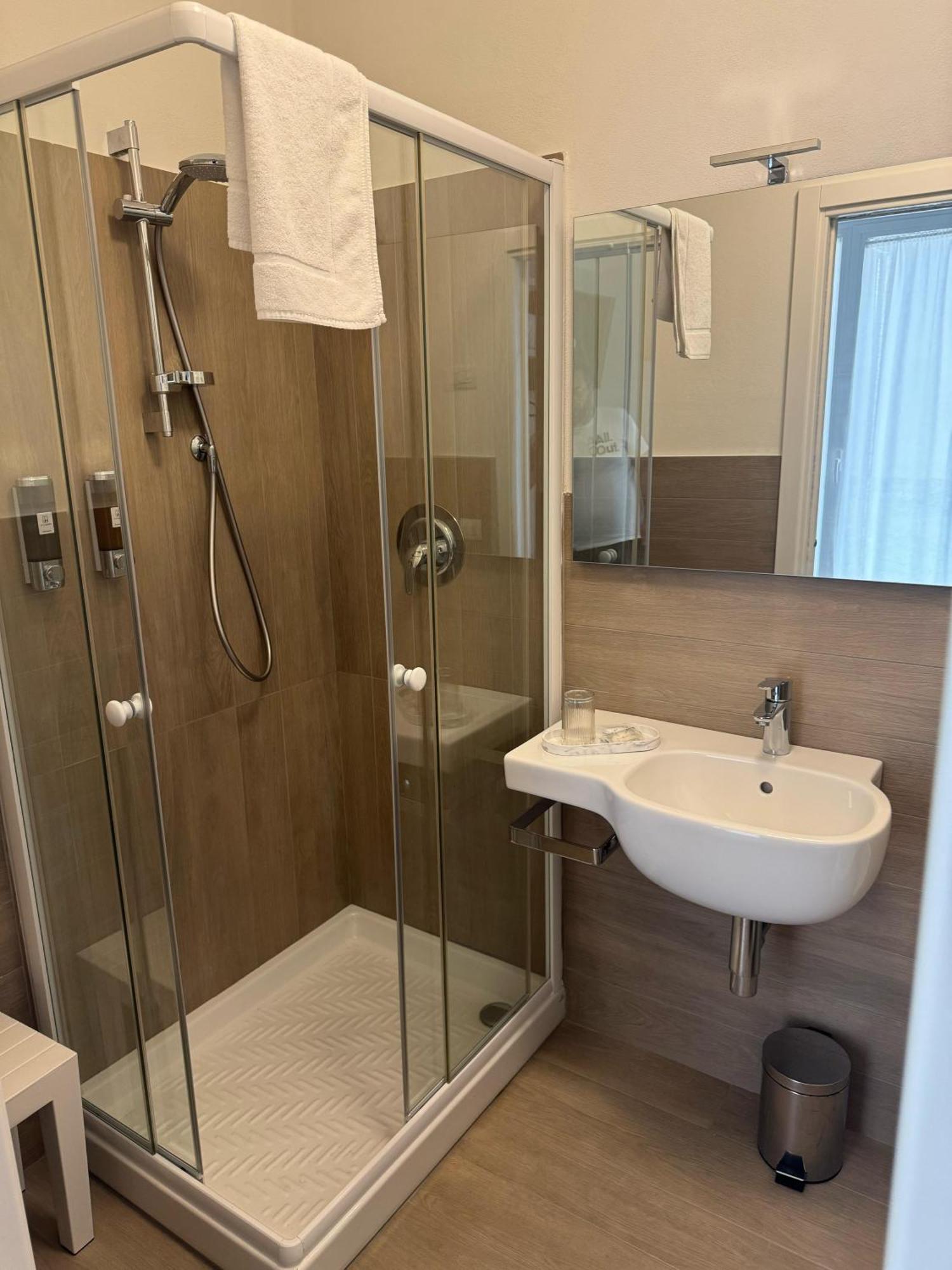 Hotel Villa Mary Santa Maria Di Sala Bagian luar foto