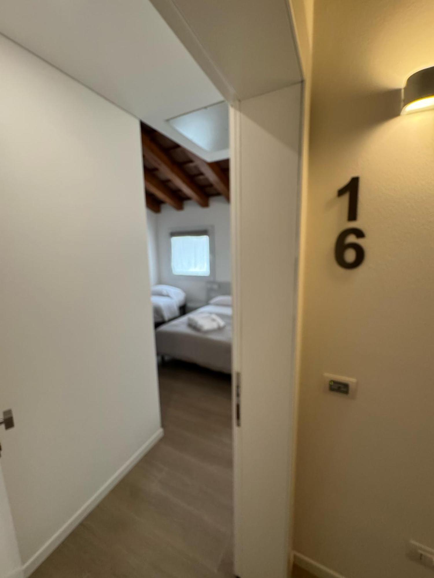 Hotel Villa Mary Santa Maria Di Sala Bagian luar foto